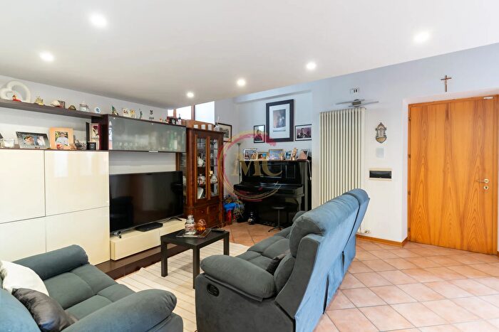 Appartamento trilocale in vendita in Piazza Fontana Vecchia, Arco