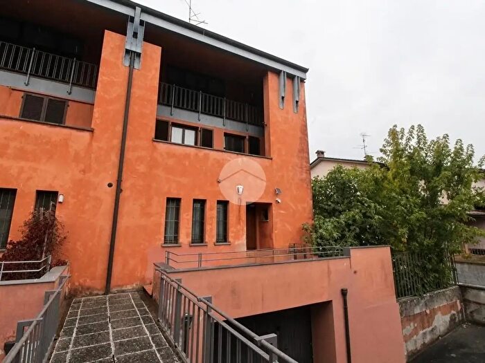 Casa quadrilocale in vendita in Via G Menconi, Langhirano