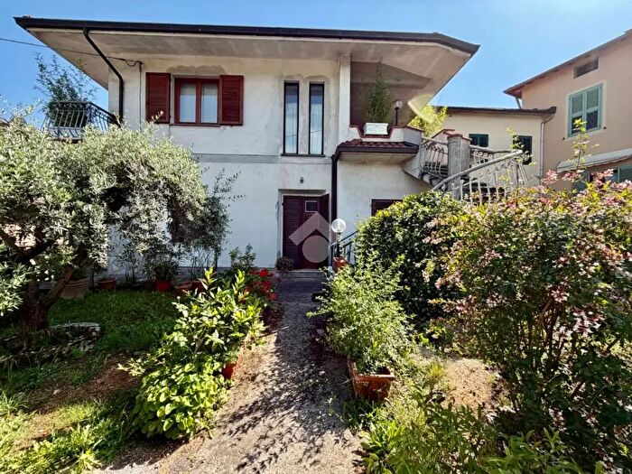 Appartamento quadrilocale in vendita in Via Circonvallazione, Buggiano