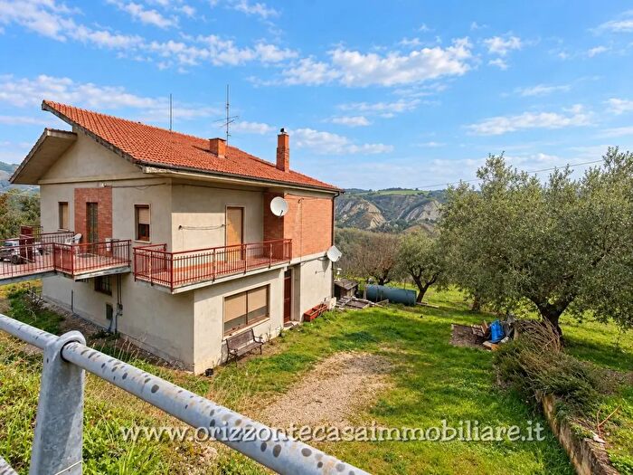 Appartamento con 7 locali in vendita in Appignano Del Tronto
