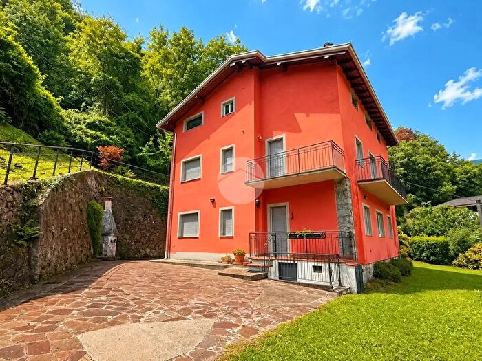Casa con 8 locali in vendita in Via Ponte della Noce, Sellero