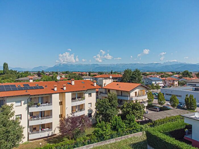 Appartamento trilocale in vendita in Viale Vat, Udine