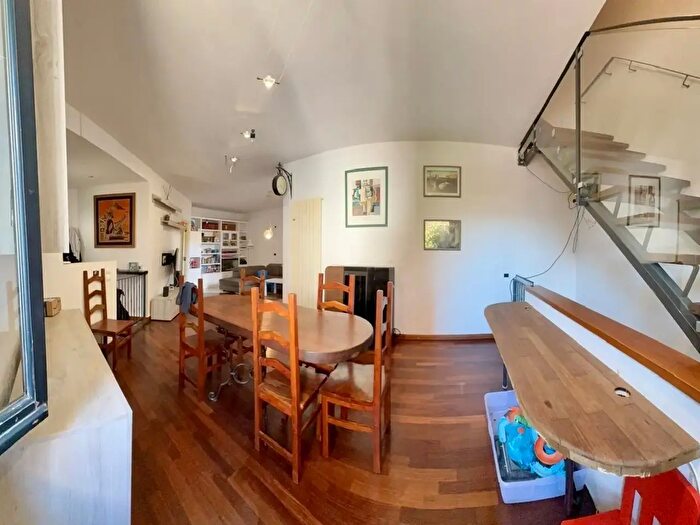 Casa con 6 locali in vendita in Cascina