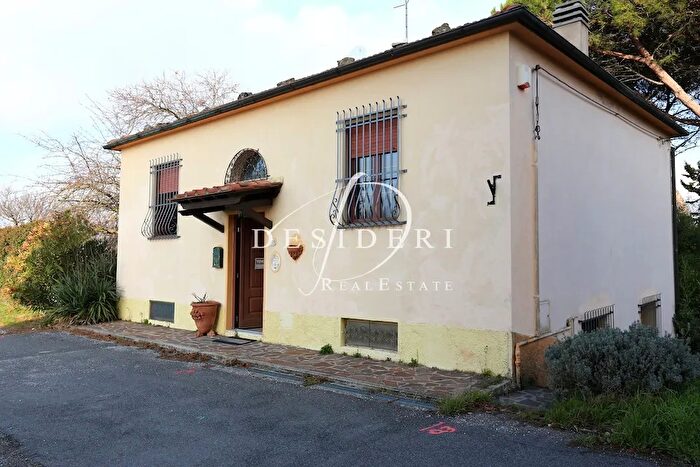 Casa con 5 locali in vendita in Piazza Montini Roccastrada, Roccastrada