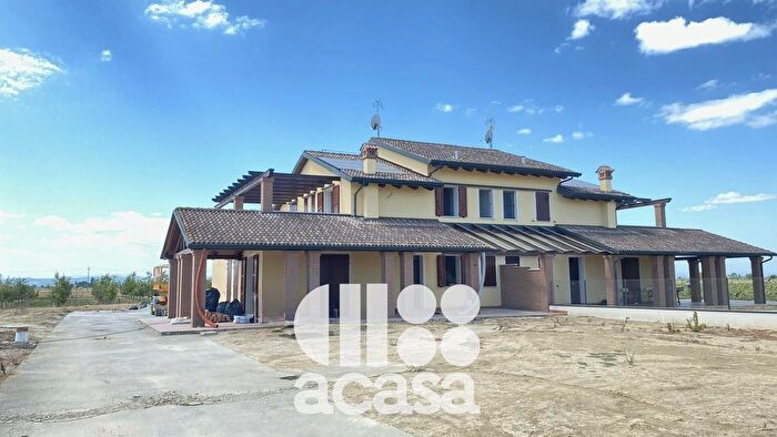 Casa con 6 locali in vendita in Cesena