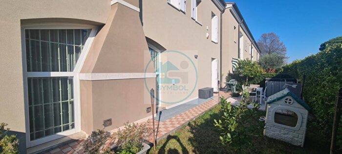 Casa con 7 locali in vendita in Via Eleonora Duse, Spinea