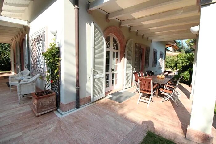 Casa con 7 locali in affitto in Via Ammiraglio Morin a, Forte Dei Marmi