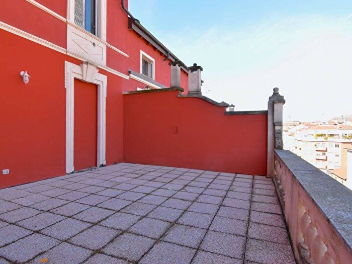 Appartamento trilocale in affitto in via Spartaco, Cadore, Milano