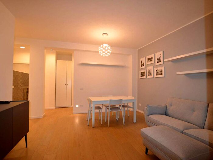 Appartamento trilocale in affitto in Via Alcuino, Sempione, Milano