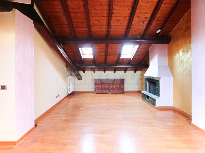Appartamento bilocale in affitto in via Crispi, Centro Storico, Monza