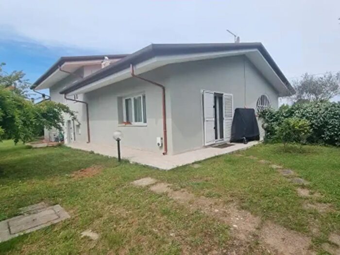 Casa quadrilocale in vendita in Via Poveromo, Massa