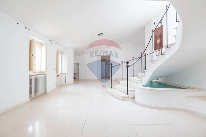 Casa con 18 locali in vendita in Gruppo Fronte, Cappelle Sul Tavo