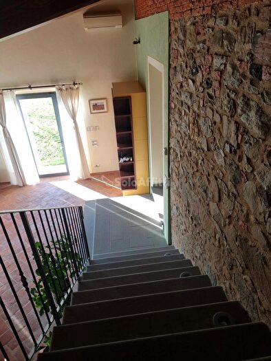 Casa con 5 locali in affitto in Lastra A Signa