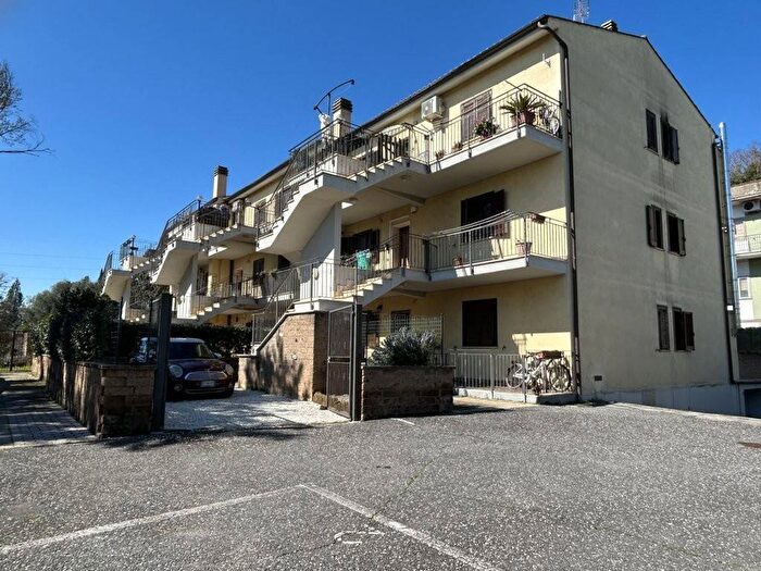 Appartamento trilocale in affitto in Via Gabriele D'Annunzio, Centro, Castel Sant'Elia