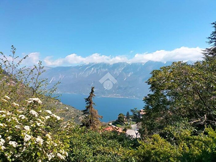 Appartamento trilocale in affitto in Via Antonio Gramsci, Piovere, Tignale