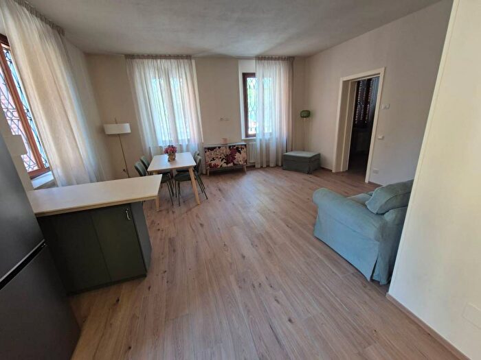 Appartamento bilocale in affitto in Viale Antonio Allegri, Centro Storico, Reggio Emilia