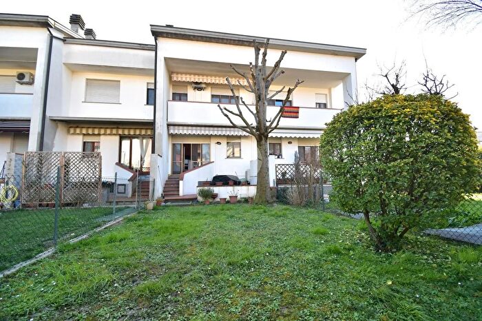 Casa con 5 locali in vendita in Via Robert Schuman, Parma