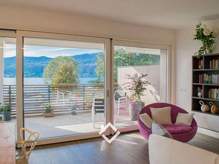 Appartamento trilocale in vendita in Via Roma, Ranco