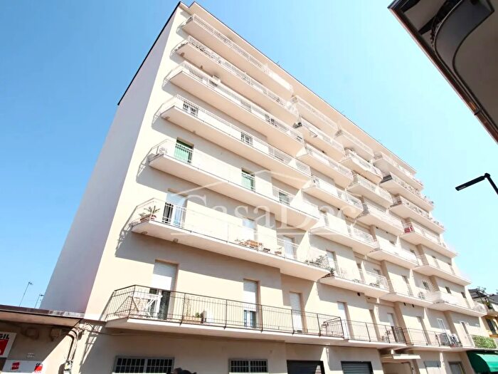 Appartamento quadrilocale in vendita in Via Guglielmo Marconi, Parete