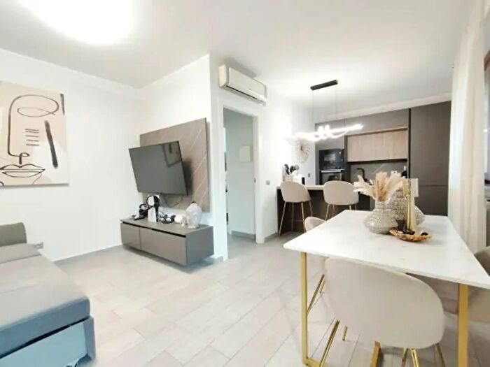 Appartamento bilocale in vendita in Via Ugo Foscolo, Rho