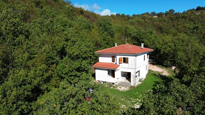 Casa con 7 locali in vendita in Località Goregge Gubbio, Gubbio