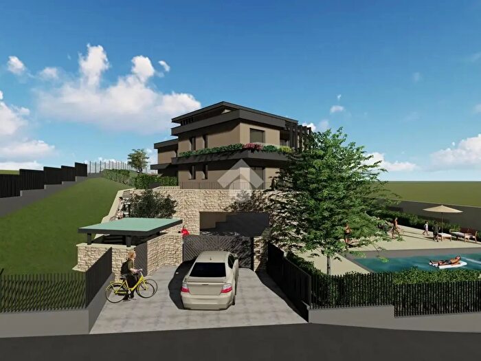 Appartamento trilocale in vendita in Via Roccoli, Sorisole