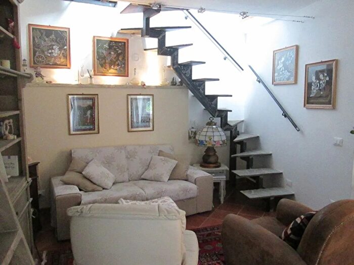 Appartamento trilocale in vendita in Via Gilardini, Ovada