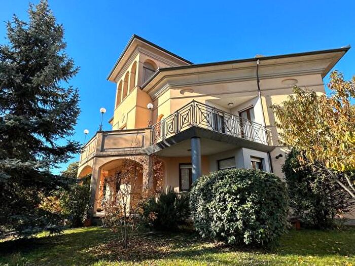 Casa con 6 locali in vendita in Viale della Repubblica, Voghera