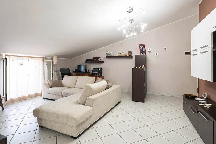 Appartamento trilocale in vendita in Via Consolazione, Aci Catena