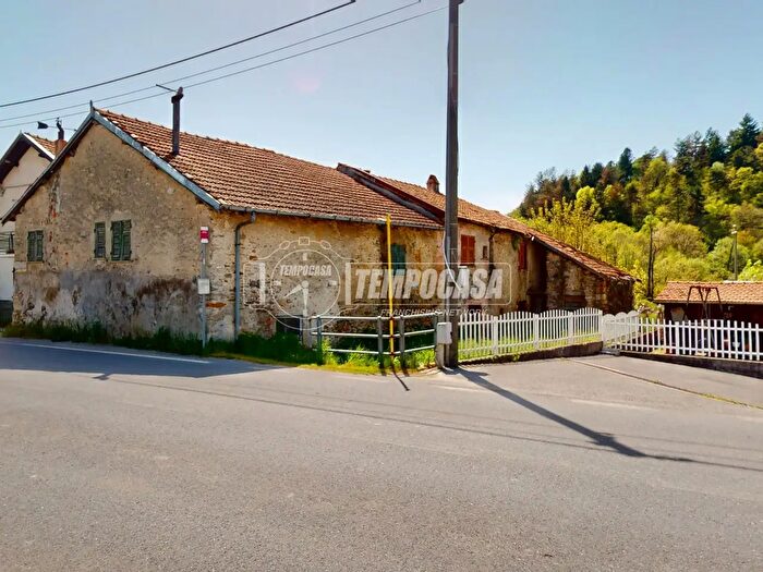 Appartamento con 6 locali in vendita in Via Codevilla, Calizzano