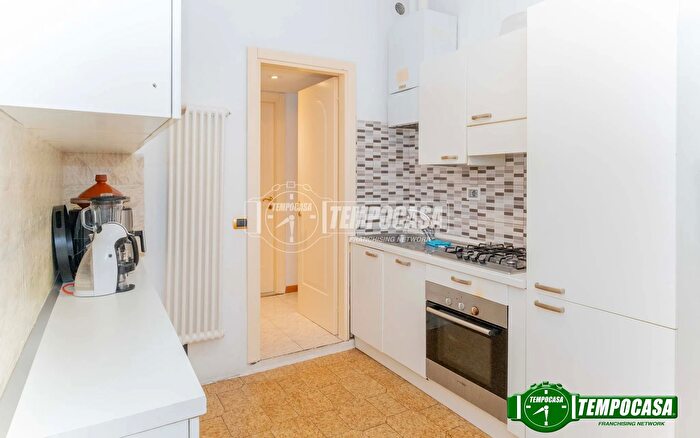 Appartamento bilocale in vendita in Via Roma, Bareggio