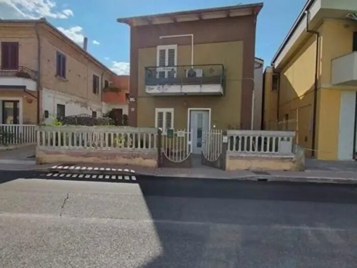 Casa con 12 locali in vendita in Via Gabriele dAnnunzio, Cepagatti
