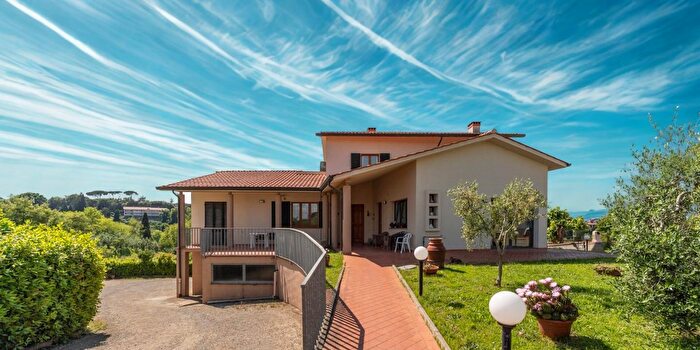 Casa con 10 locali in vendita in Crespina Lorenzana