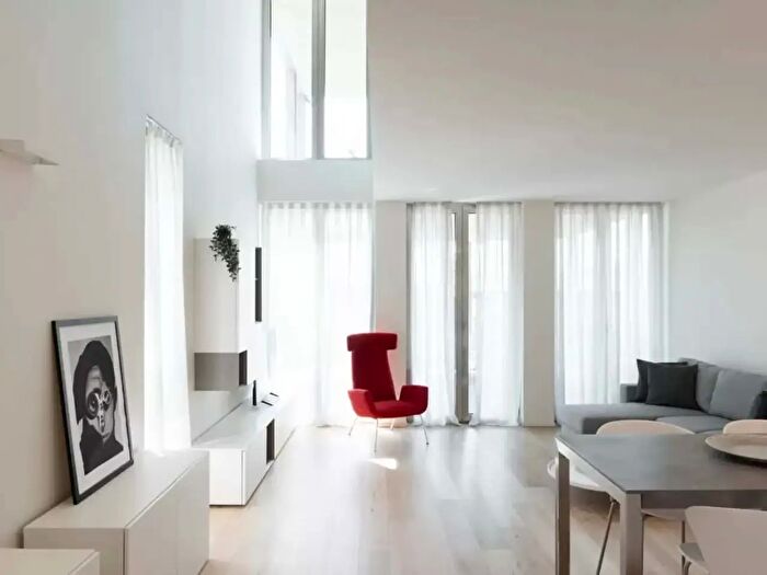 Appartamento in affitto in Via Volturno, Milano