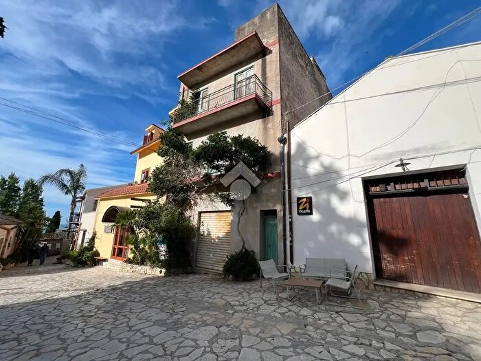 Casa con 7 locali in vendita in Via Finanziere Vincenzo Mazzarella, Castellammare Del Golfo