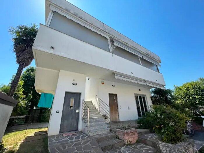 Casa quadrilocale in vendita in Via Silvio Pellico, Villa Cortese