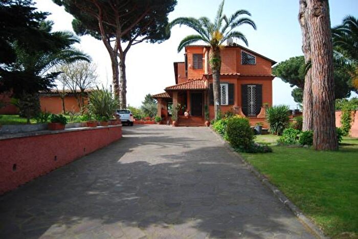 Casa con 6 locali in vendita in Via Anagnina, Roma