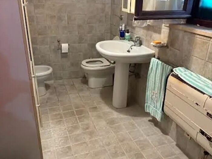 Casa con 10 locali in vendita in San Giuliano Terme