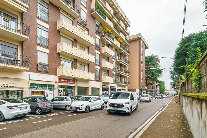 Appartamento quadrilocale in vendita in Via F Carcano, Saronno