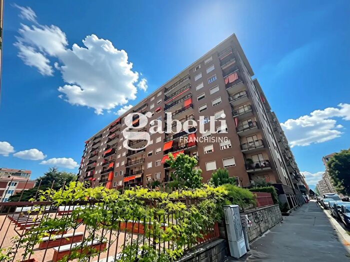 Appartamento quadrilocale in vendita in Via Buenos Aires, Torino