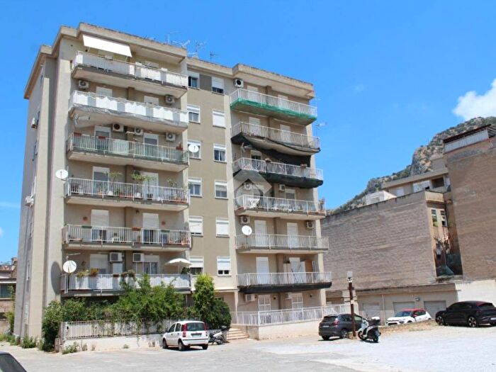 Appartamento trilocale in affitto in Via Ammiraglio Amerigo Conti, Pallavicino Villaggio Ruffini, Palermo