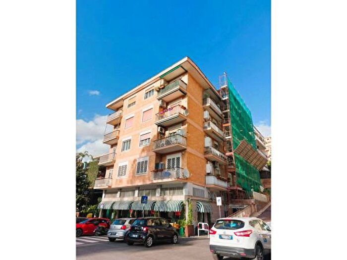 Appartamento trilocale in vendita in Via della Cava Aurelia, Roma