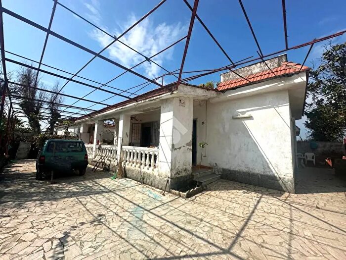 Casa trilocale in vendita in Viale a Raggi, Castel Volturno