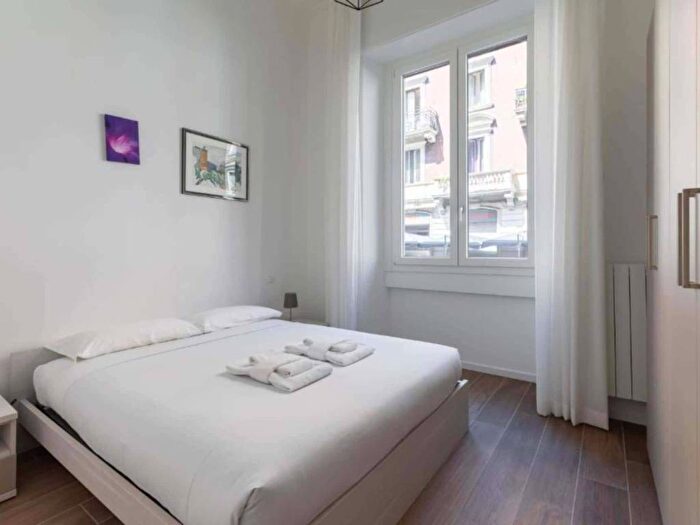 Appartamento trilocale in affitto in Via Giulio Tarra, Centrale, Milano