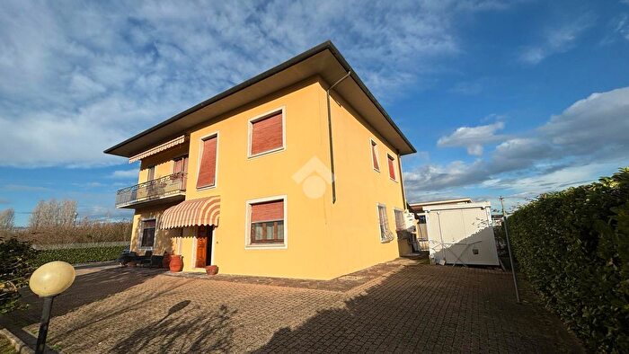 Casa con 6 locali in vendita in Via Tosco Romagnola Est, San Miniato