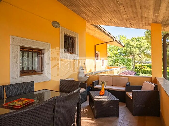 Appartamento bilocale in vendita in Via Salvo dAcquisto, Sirmione