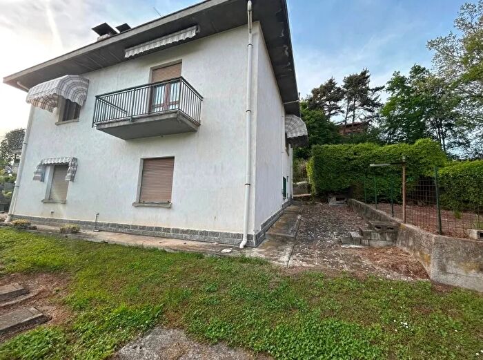Casa con 5 locali in vendita in Via Cacciatori delle Alpi Malnate Va Italia, Malnate