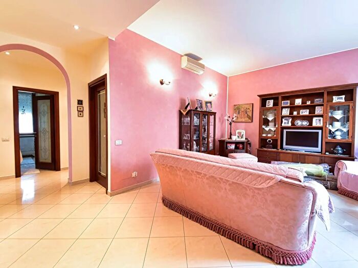 Casa trilocale in vendita in Via Donizetti, Cislago