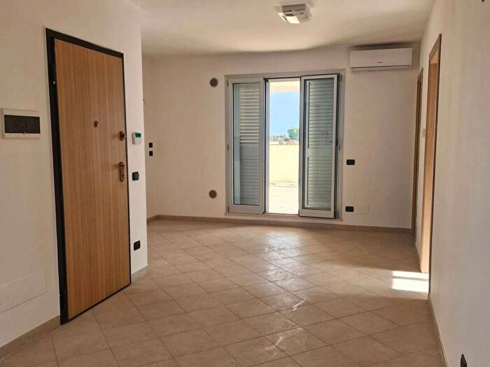 Appartamento trilocale in affitto in Via Medaglie DArgento Monteronesi, Monteroni di Lecce