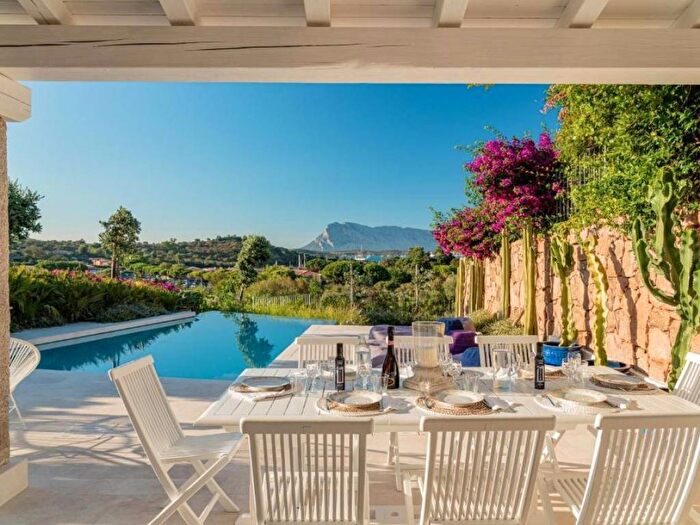 Casa con 6 locali in affitto in Viale dei Pini, Lu Impostu, San Teodoro